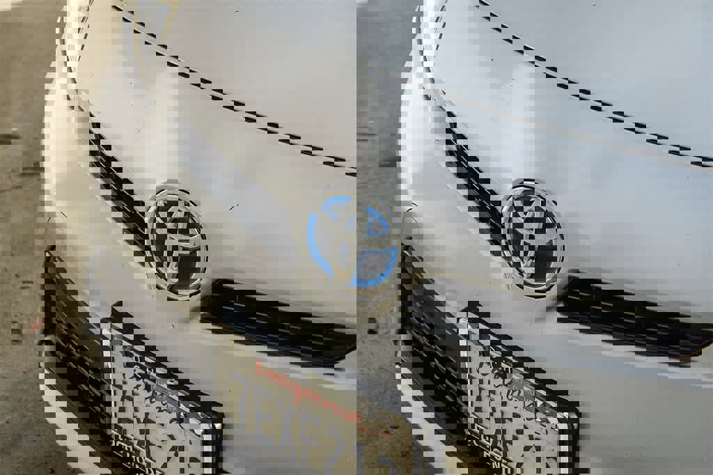 Used 2014 Toyota Prius Two image 9