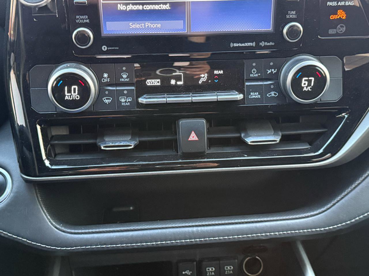 Used 2021 Toyota Highlander LE image 17