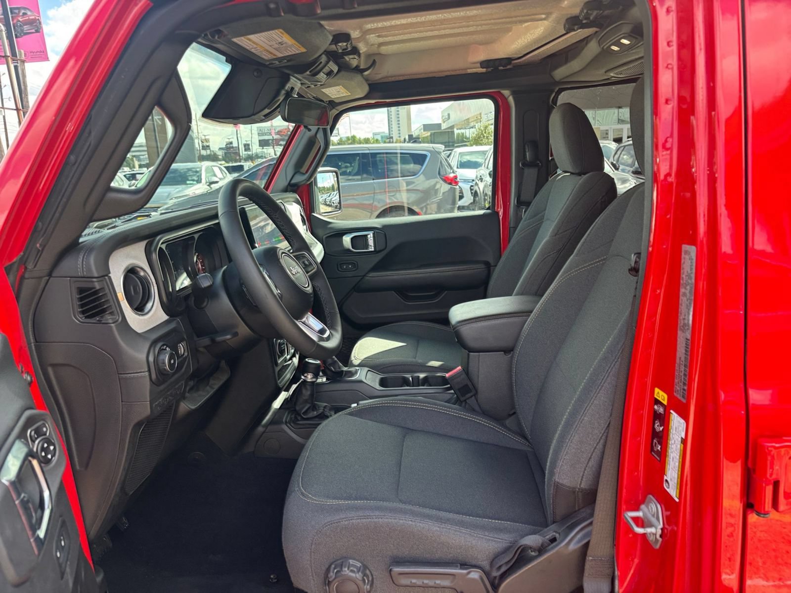 Used 2025 Jeep Wrangler Unlimited Sahara AWD/4WD image 26