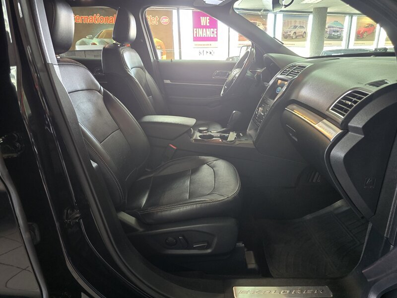 Used 2019 Ford Explorer Limited w/ Class III Trailer Tow Package AWD/4WD image 17