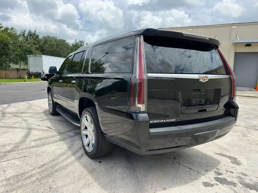 Used 2019 Cadillac Escalade ESV Luxury RWD image 7