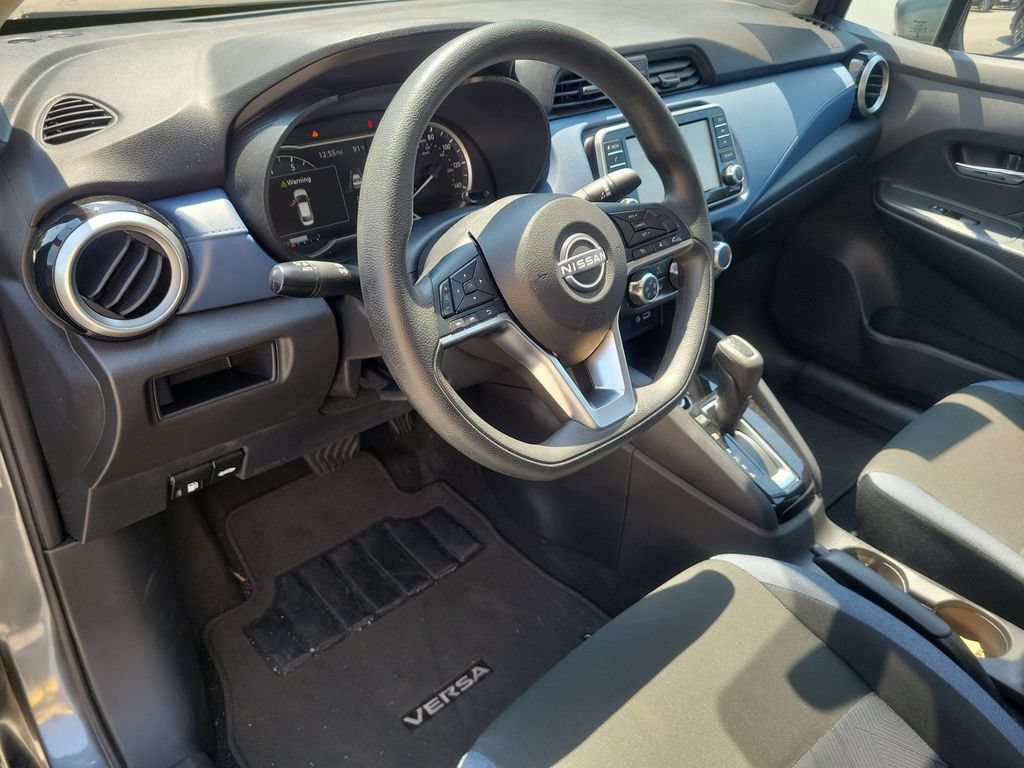 Used 2025 Nissan Versa SV FWD image 13