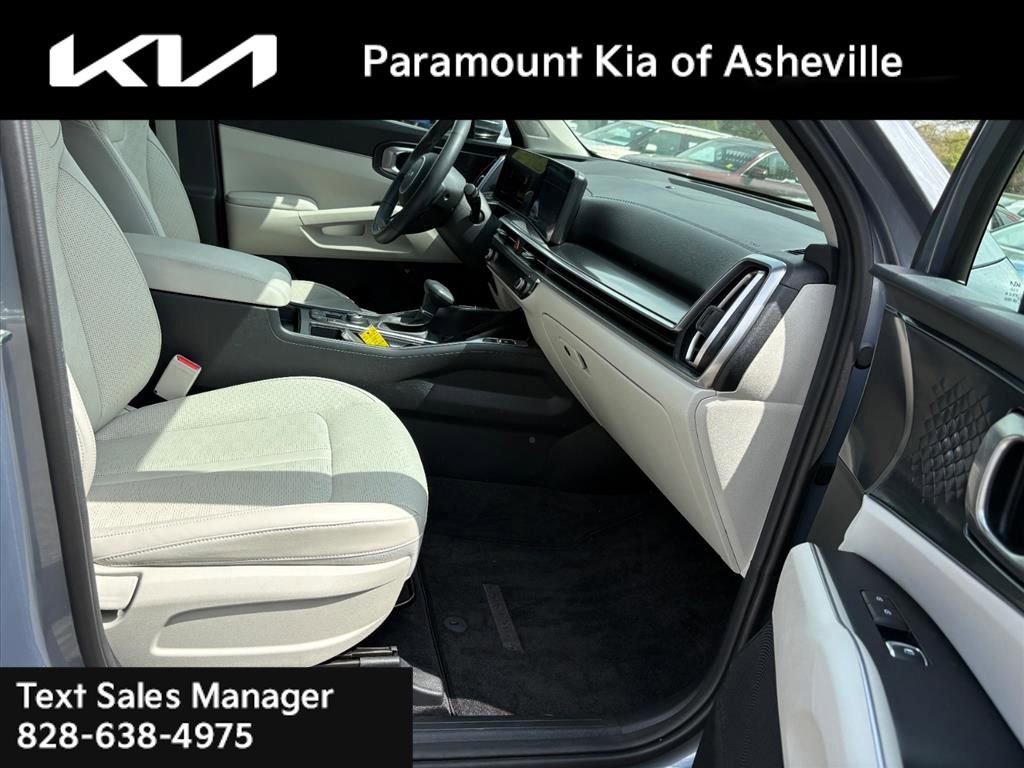 Certified 2025 Kia Sorento S image 18