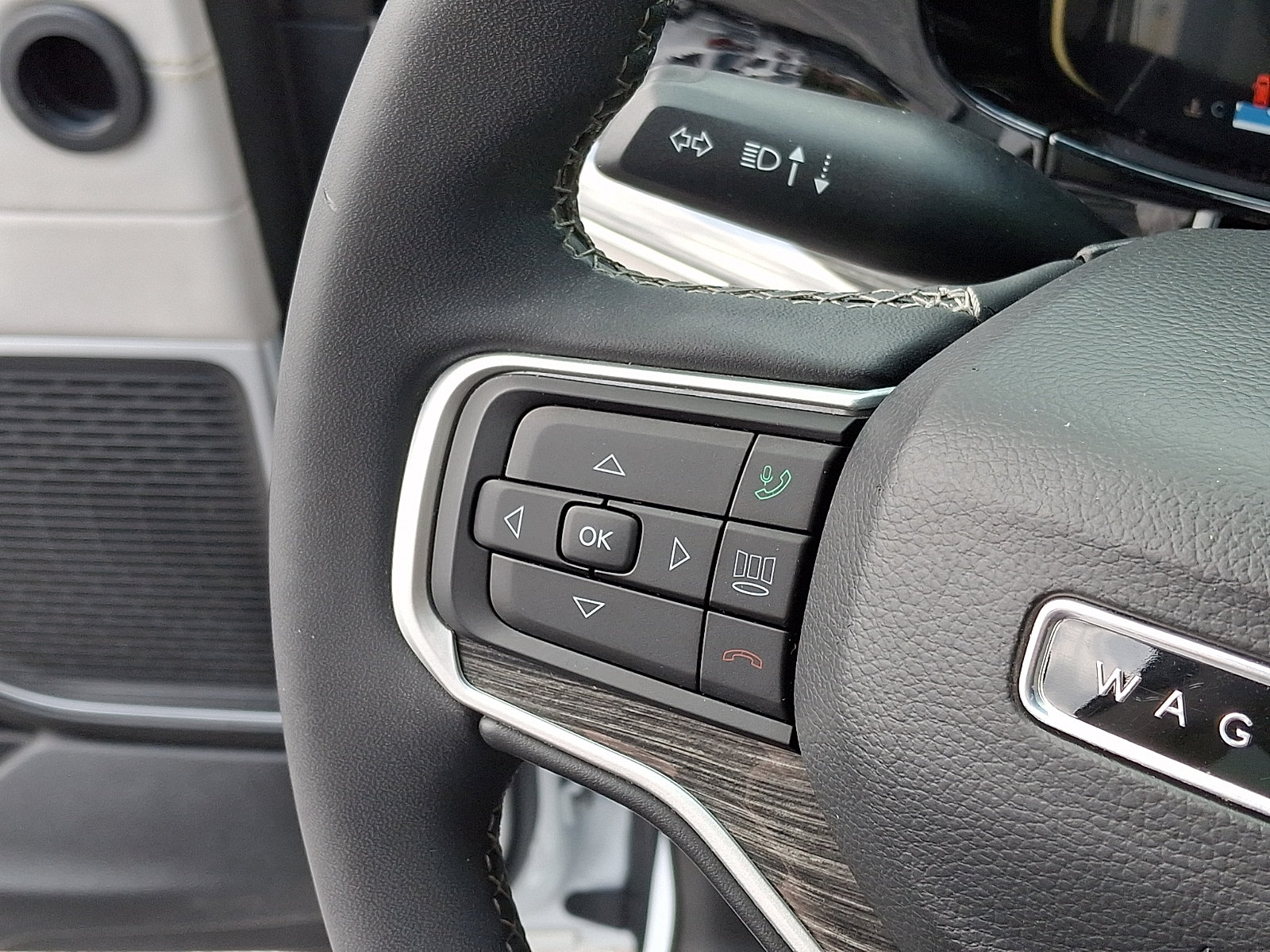Used 2022 Jeep Wagoneer Series II w/ Premium Group I AWD/4WD image 22
