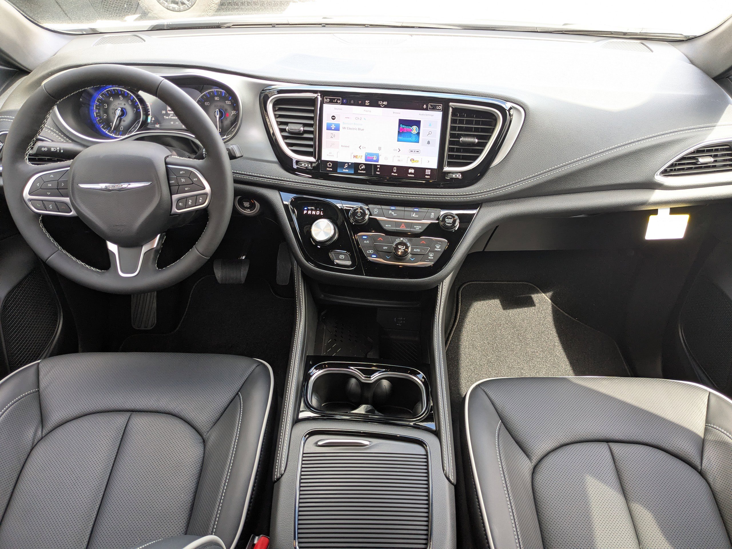 New 2026 Chrysler Pacifica Limited image 14