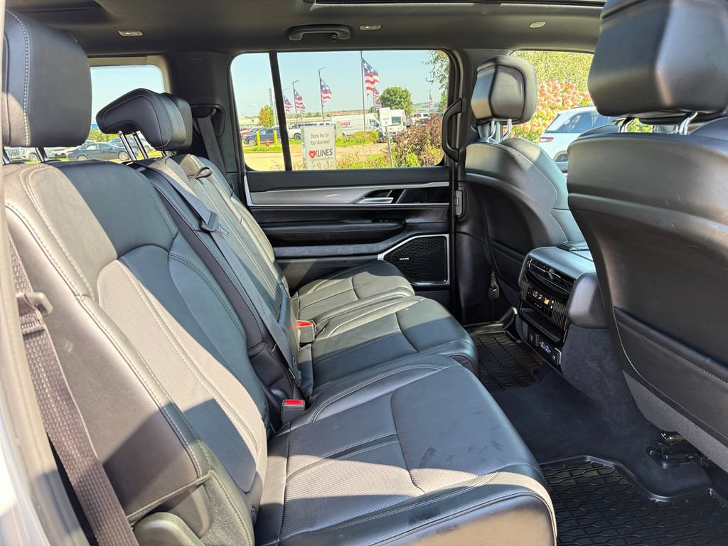 Used 2024 Jeep Wagoneer Series II AWD/4WD image 41