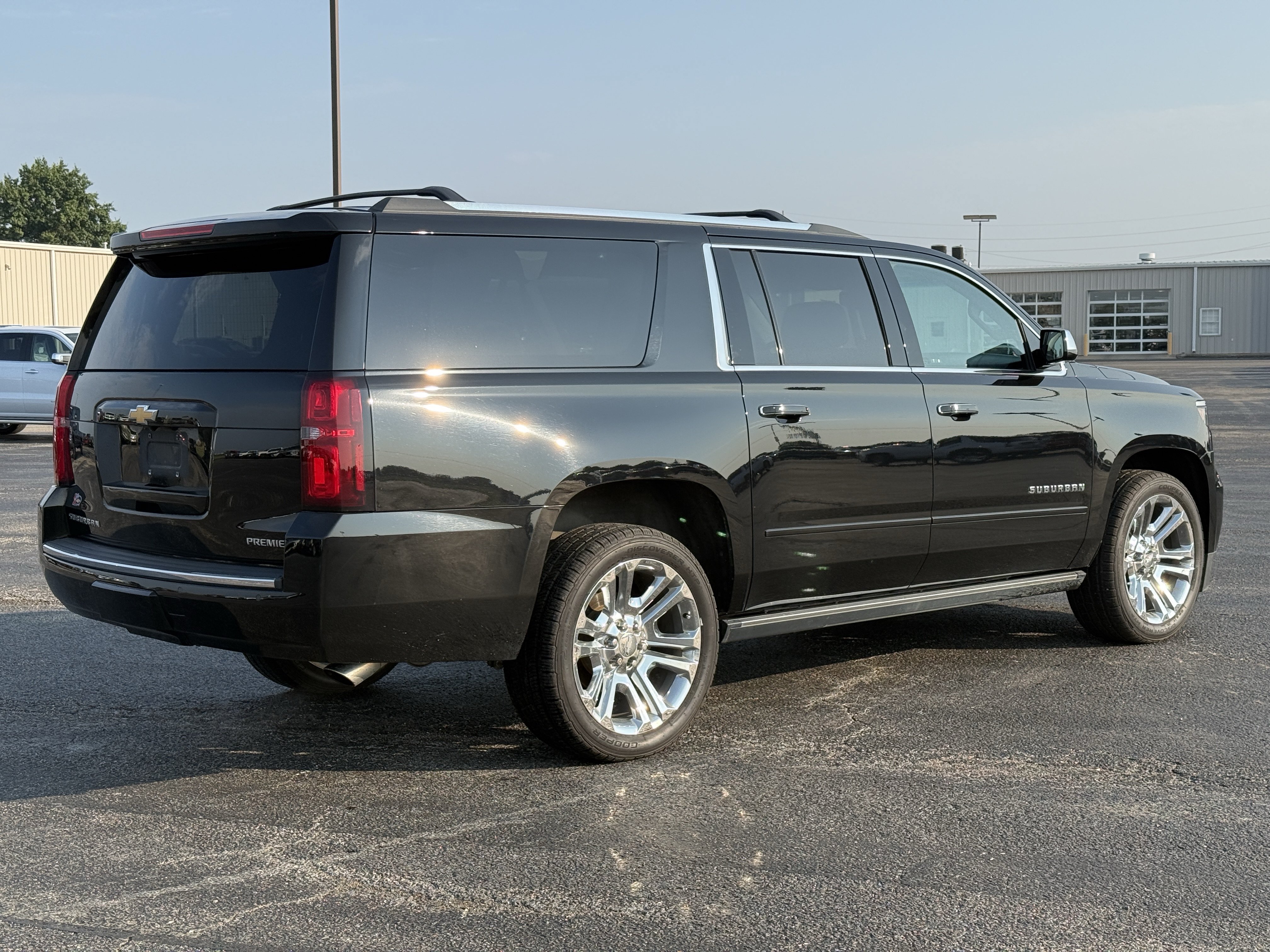 Used 2019 Chevrolet Suburban Premier w/ Premier Plus Edition AWD/4WD image 4