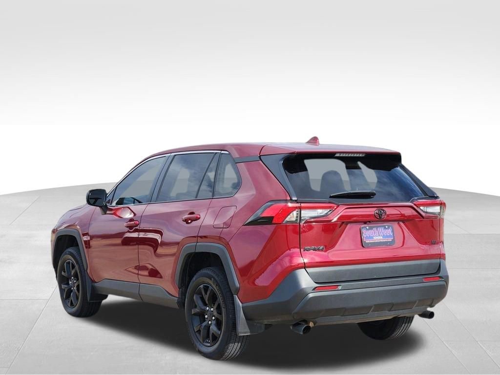 Used 2024 Toyota RAV4 LE image 4