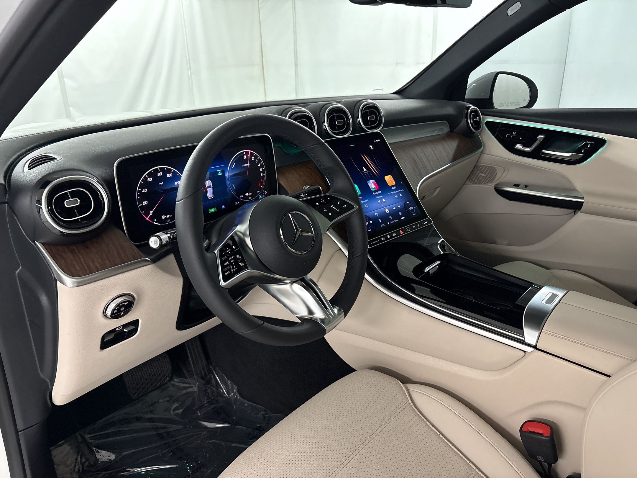 Certified 2025 Mercedes-Benz GLC 350e 4MATIC image 4