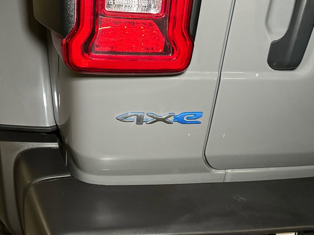 Used 2022 Jeep Wrangler Unlimited Sahara w/ Cold Weather Group AWD/4WD image 5