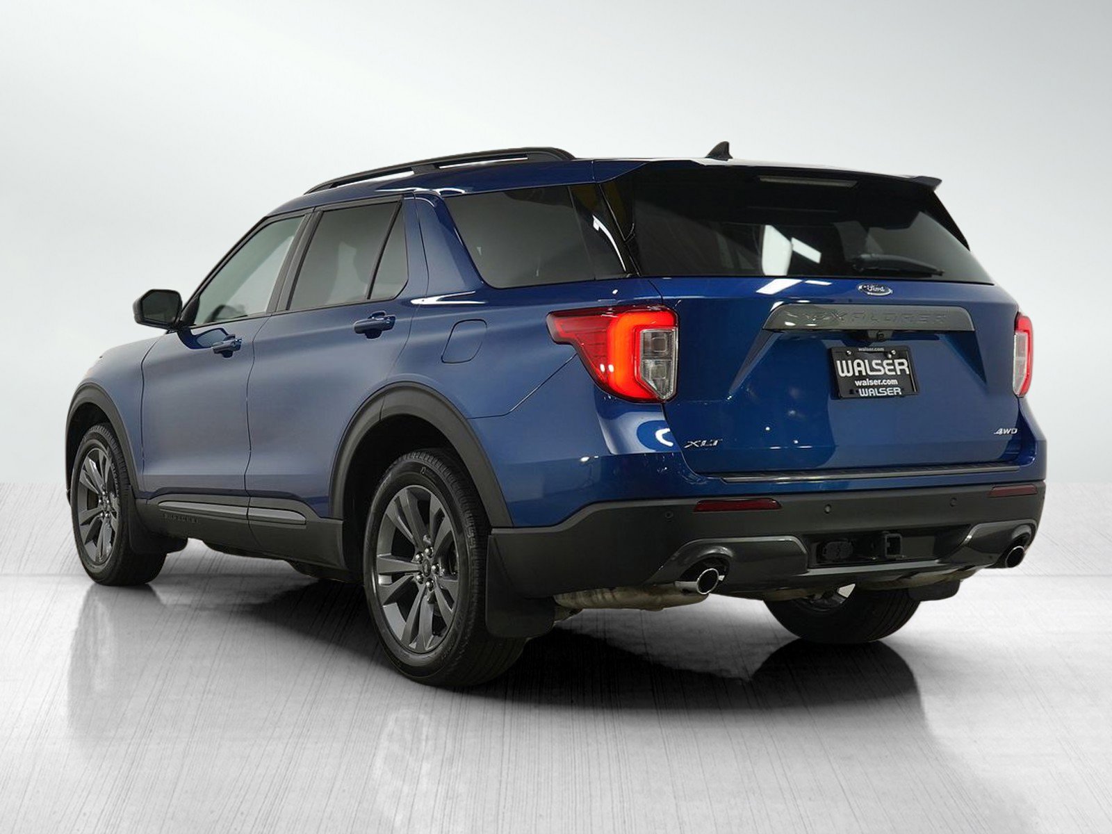 Used 2023 Ford Explorer XLT w/ XLT Sport Appearance Package AWD/4WD image 3