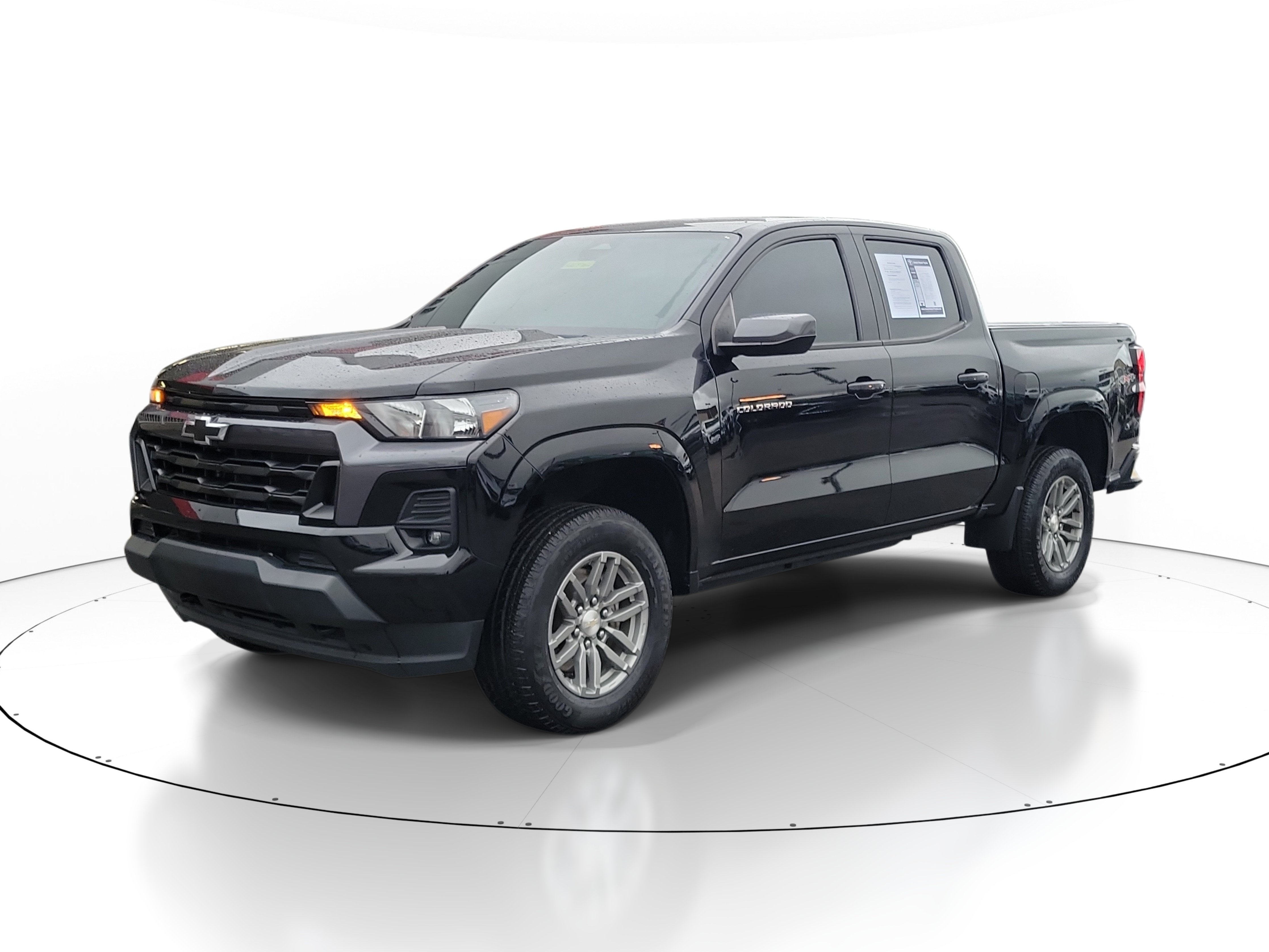 Used 2023 Chevrolet Colorado LT w/ LT Convenience Package II AWD/4WD image 2