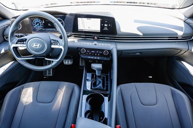 Certified 2025 Hyundai Elantra SEL FWD image 11