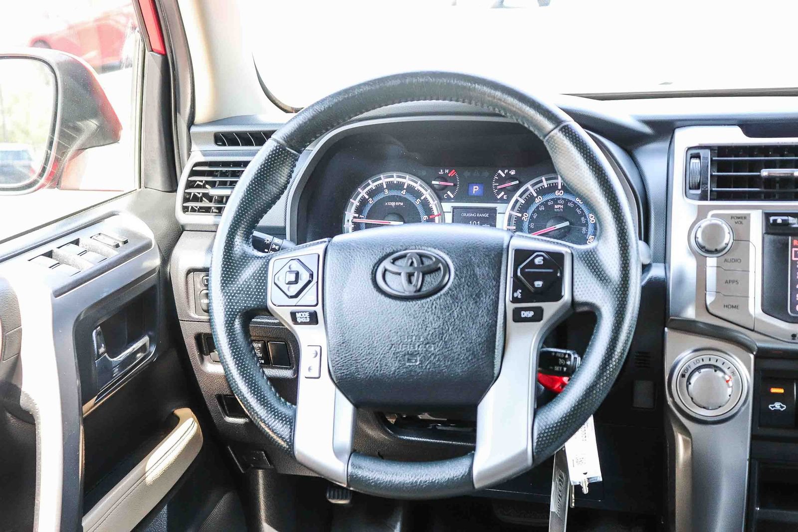 Used 2017 Toyota 4Runner SR5 AWD/4WD image 18