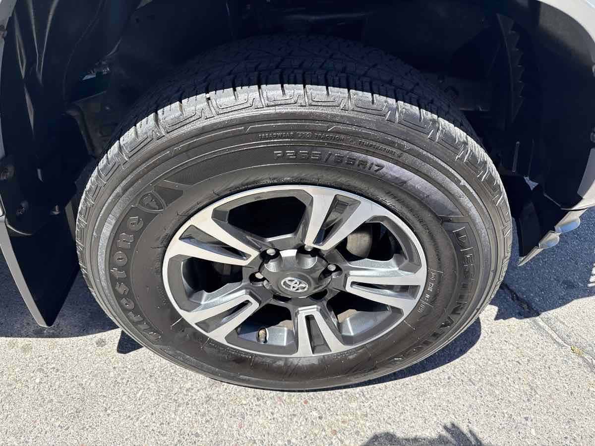 Used 2019 Toyota Tacoma TRD Sport AWD/4WD image 23