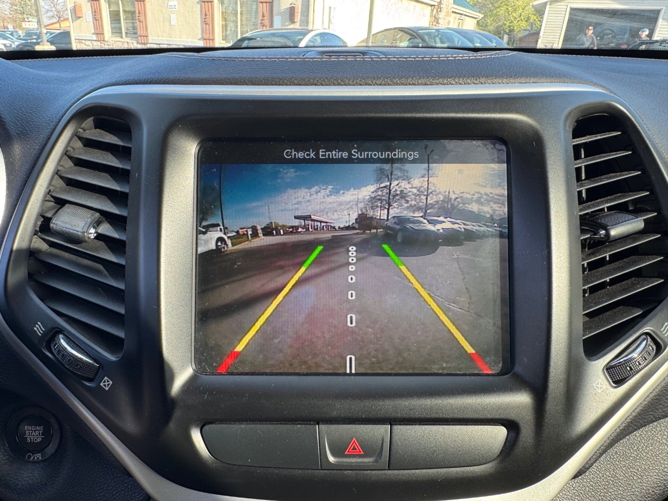 Used 2018 Jeep Cherokee Latitude Plus w/ Cold Weather Group image 15