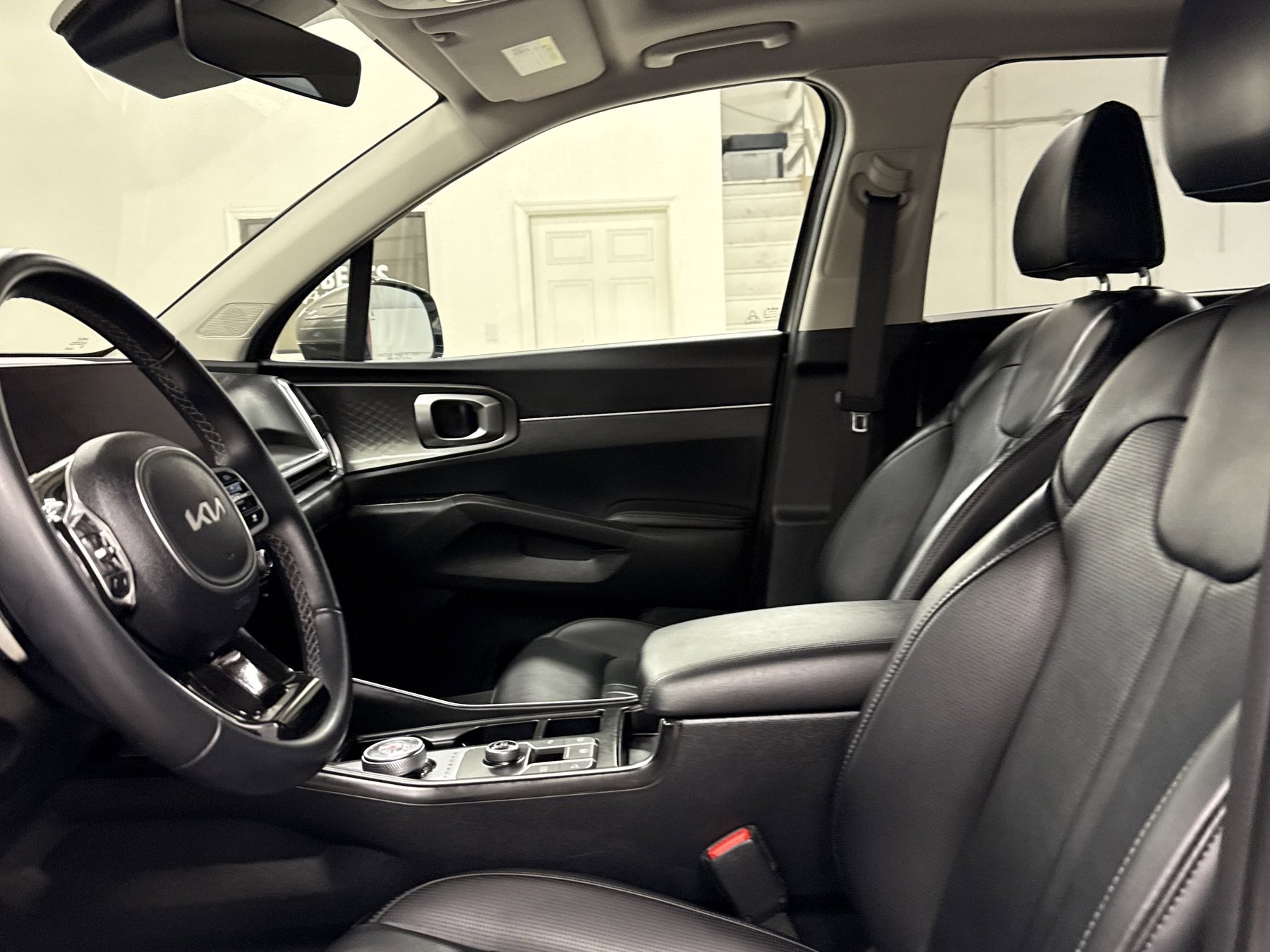 Used 2025 Kia Sorento EX w/ EX Panoramic Sunroof Package image 4