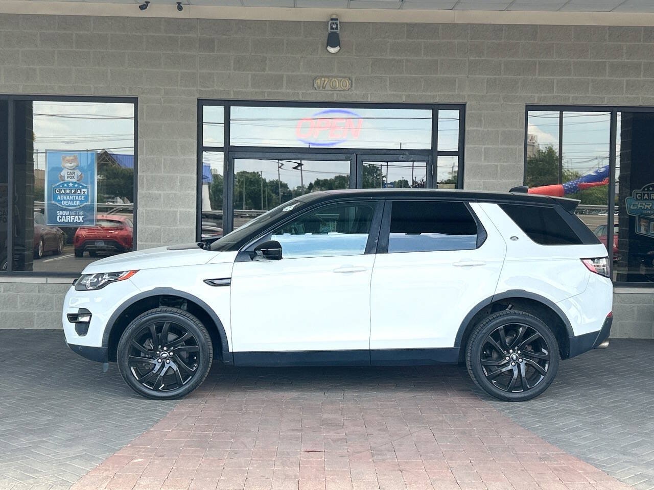 Used 2017 Land Rover Discovery Sport HSE AWD/4WD image 98