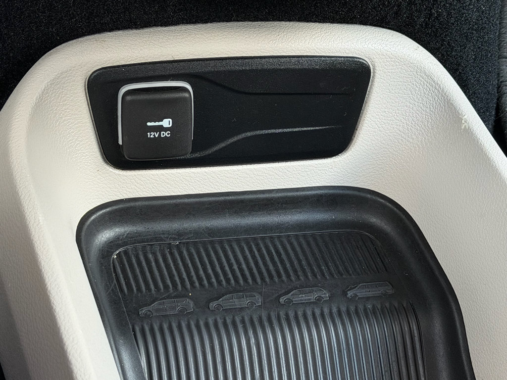 Used 2021 Chrysler Voyager LX w/ Cold Weather Group FWD image 19