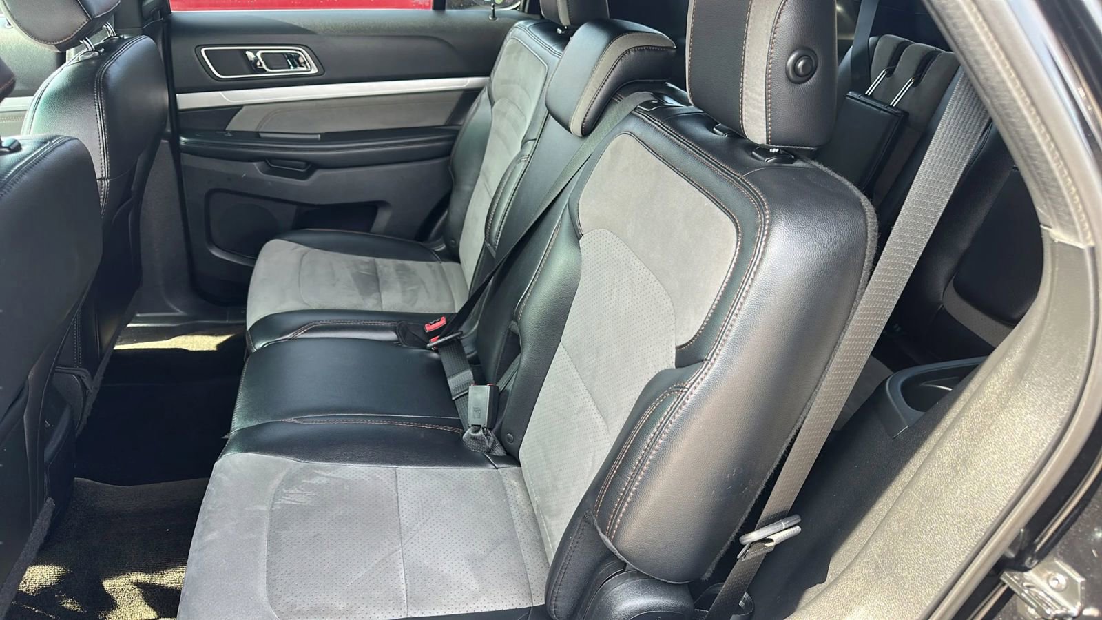 Used 2017 Ford Explorer XLT w/ Equipment Group 202A image 18