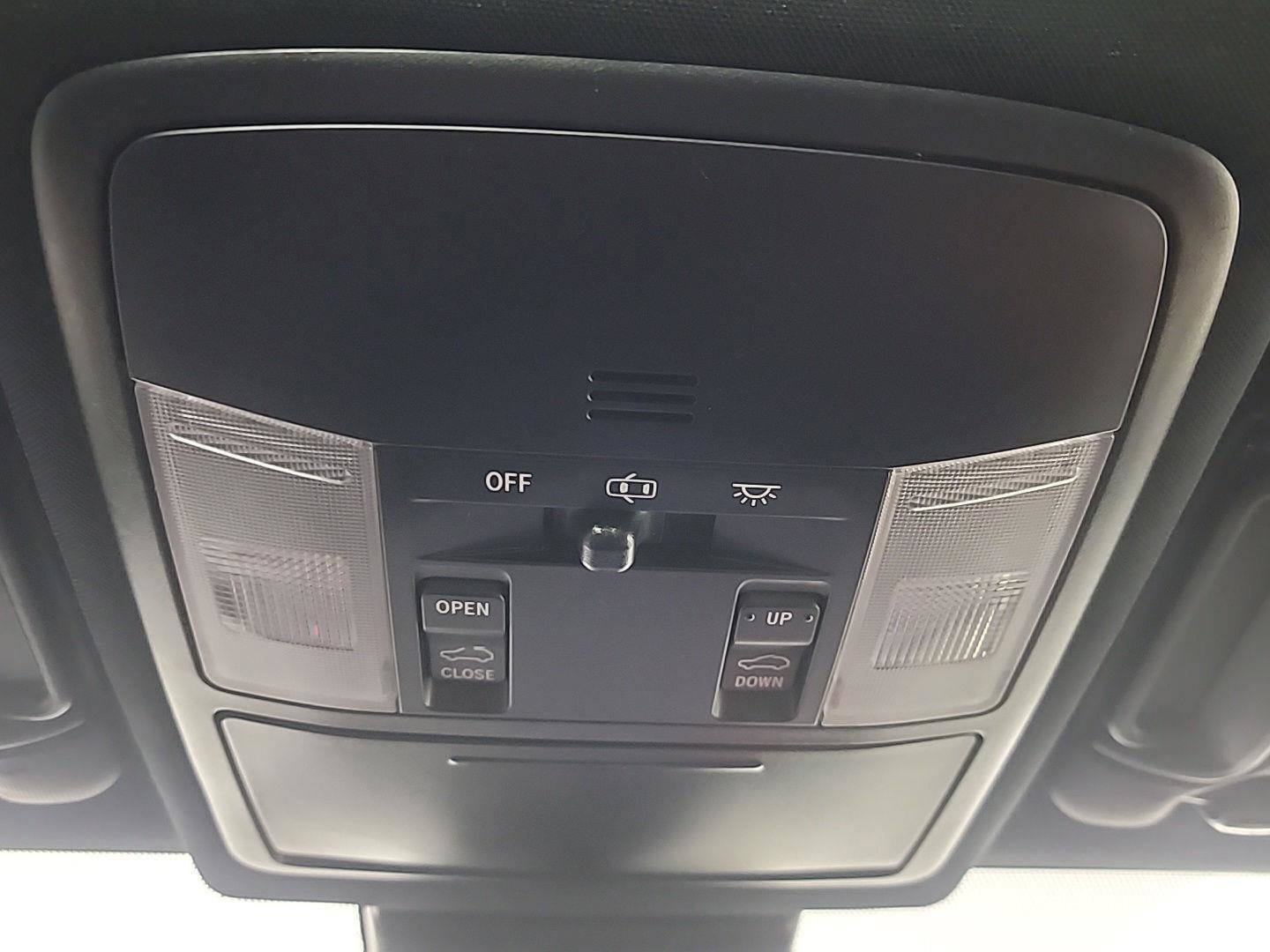 Used 2018 Toyota RAV4 SE w/ Power Extra Value Package image 33