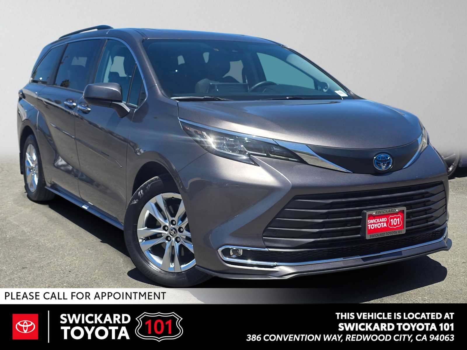 Used 2023 Toyota Sienna XLE w/ XLE Plus Package FWD image 1