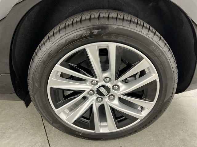 Certified 2026 Cadillac Vistiq Luxury w/ LPO, Floor Liner Package AWD/4WD image 33