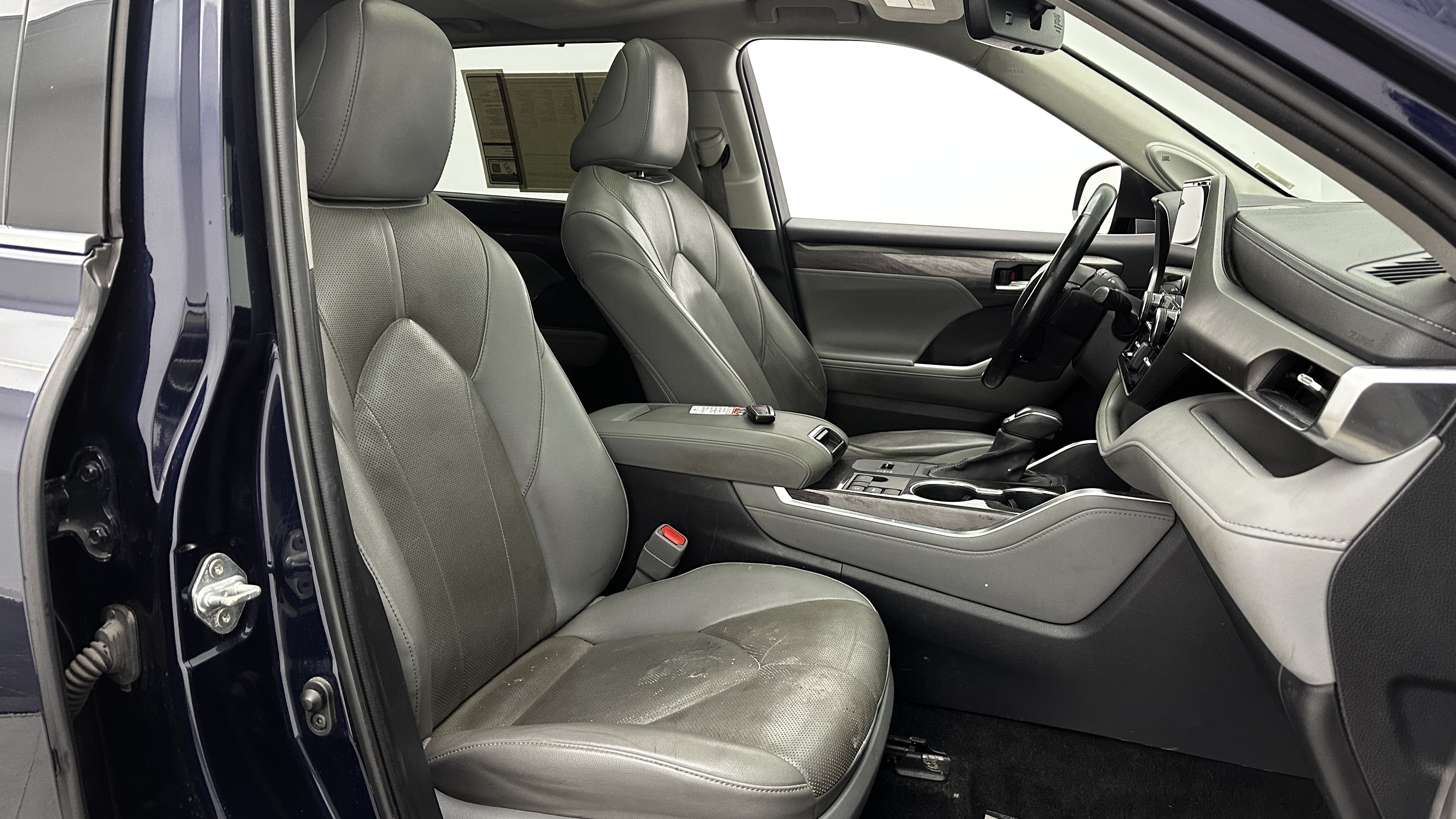 Used 2023 Toyota Highlander Limited FWD image 40