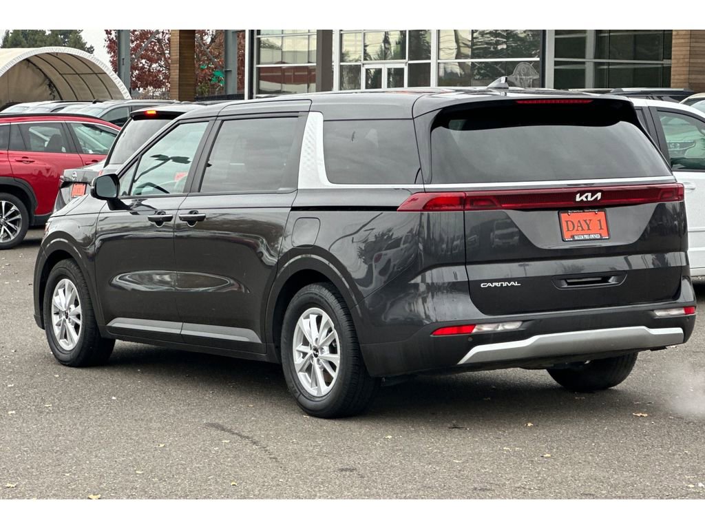 Used 2024 Kia Carnival LX image 8