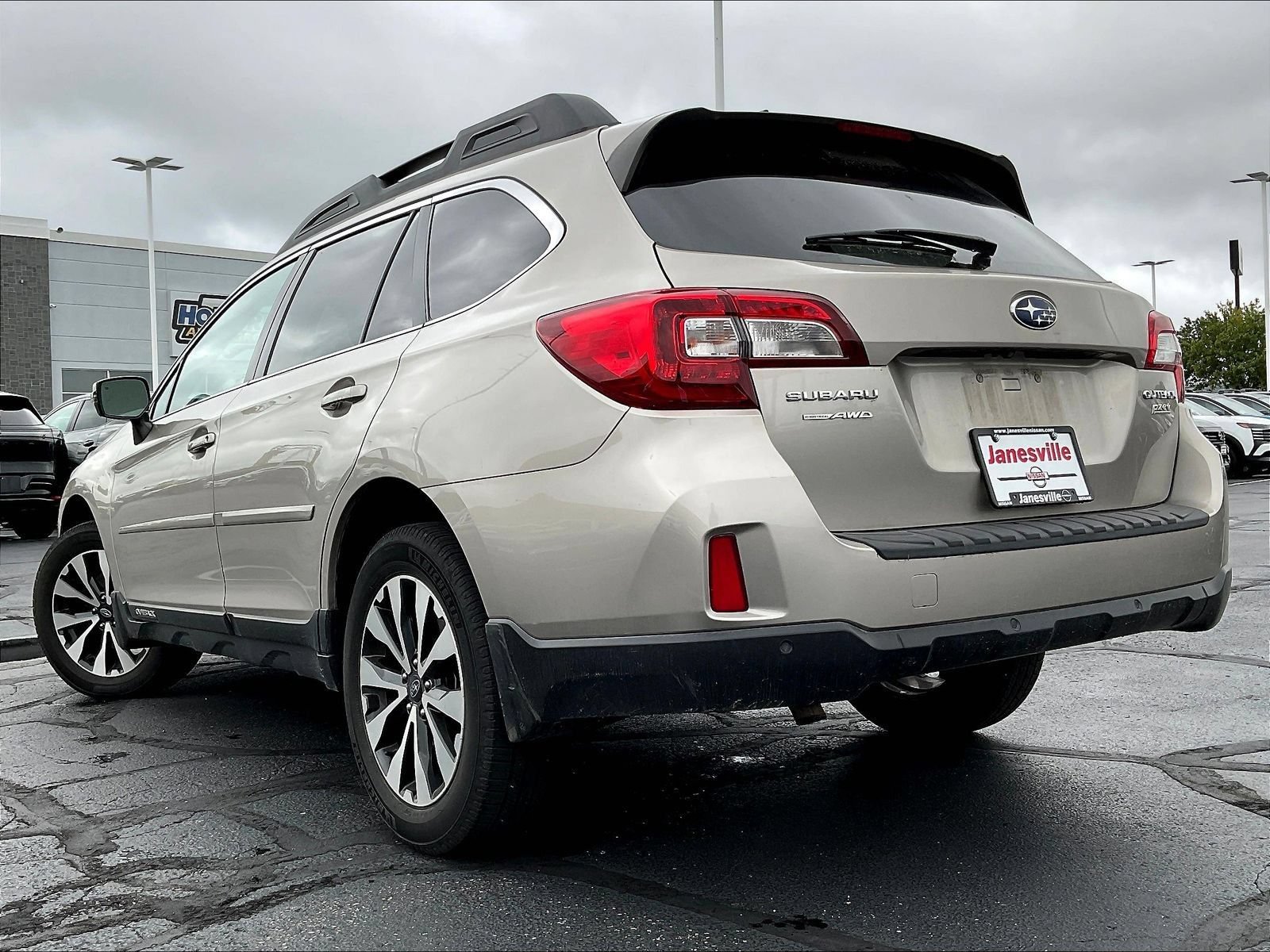 Used 2019 Subaru Outback 2.5i w/ Protection Package #1 AWD/4WD image 3