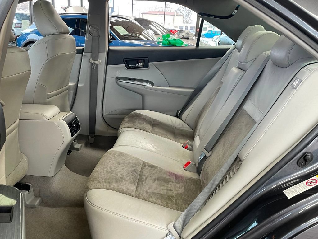 Used 2012 Toyota Camry XLE w/ Leather Pkg image 16