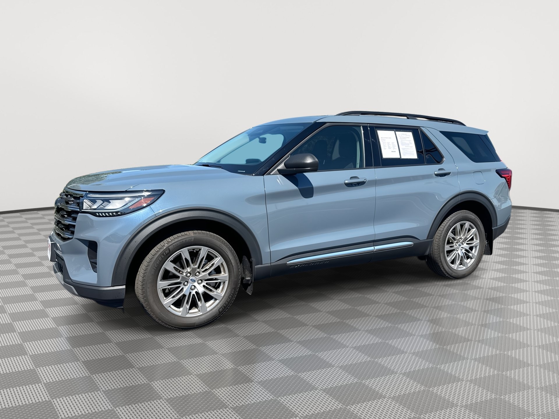 Used 2025 Ford Explorer Active w/ Active Comfort Package AWD/4WD image 1