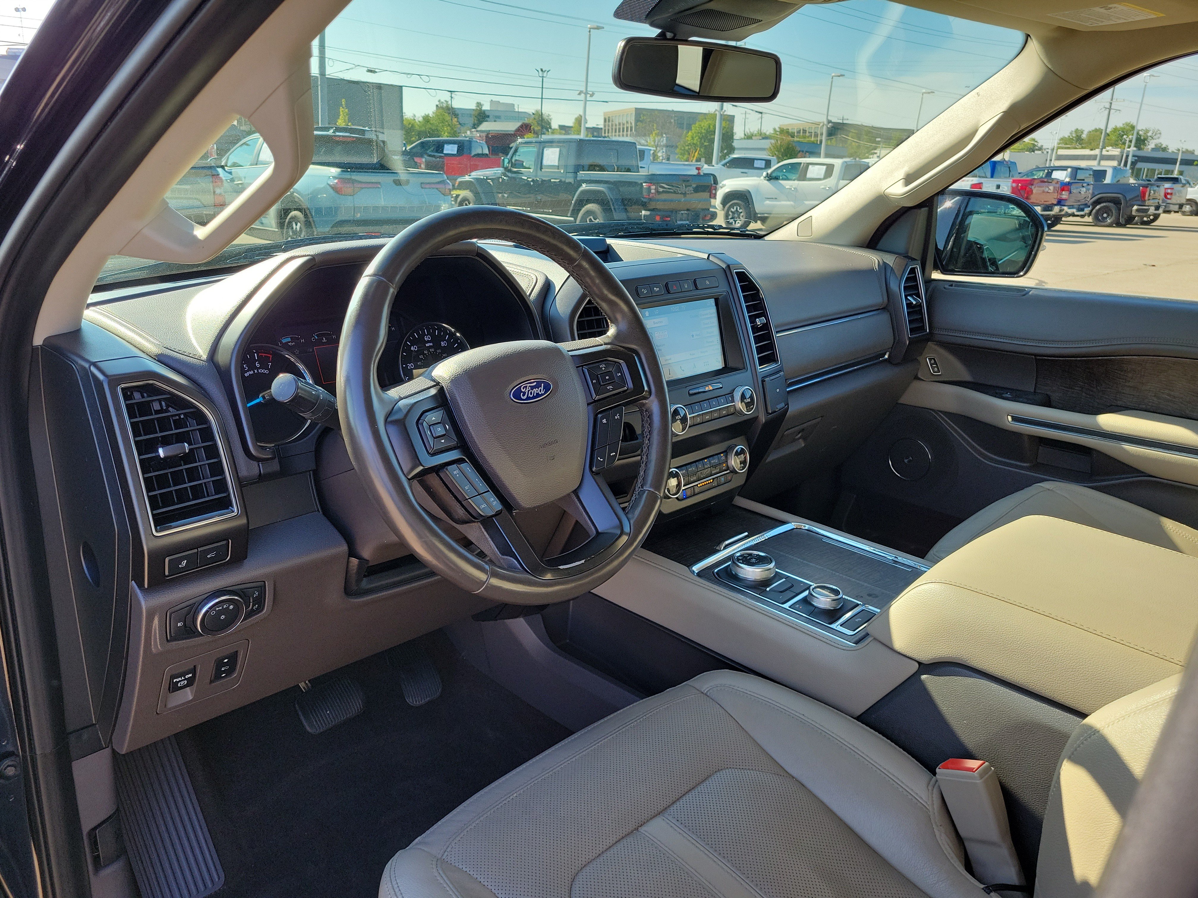 Used 2019 Ford Expedition Limited w/ Equipment Group 301A AWD/4WD image 18