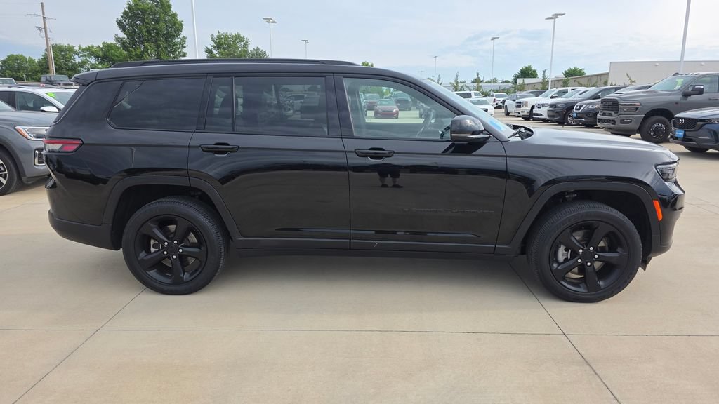 Used 2023 Jeep Grand Cherokee L Laredo AWD/4WD image 6