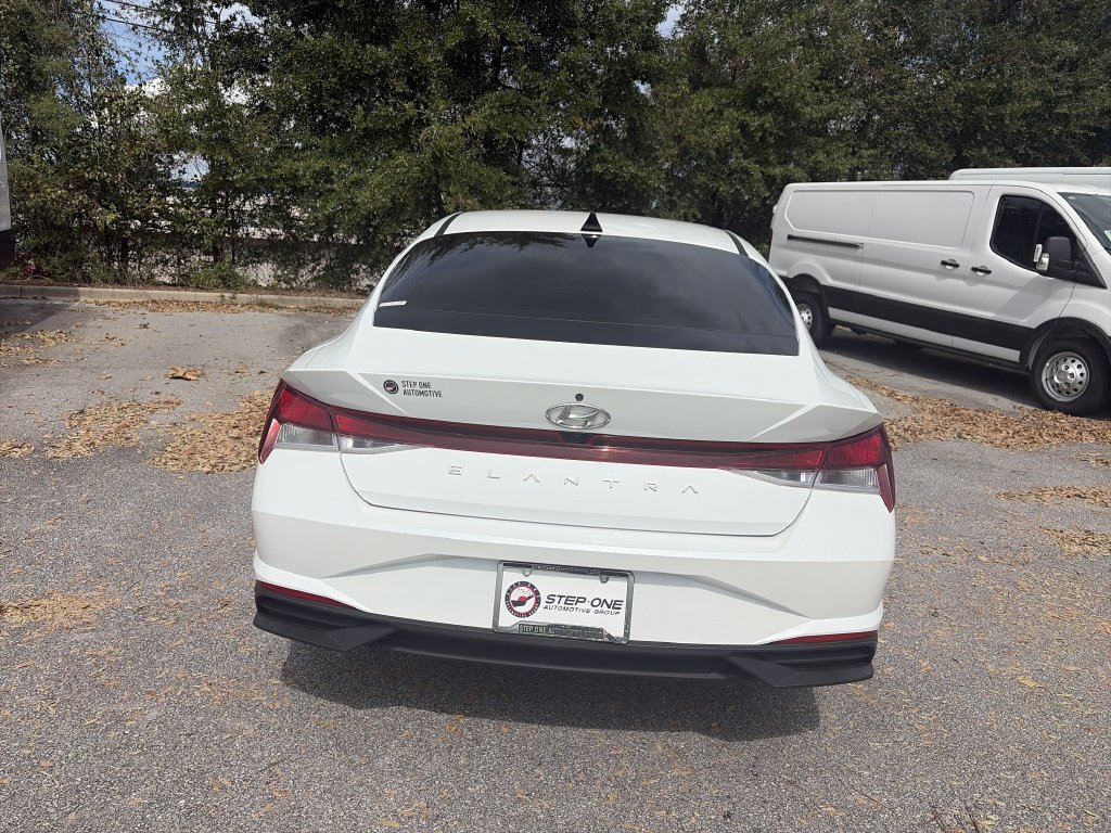 Used 2021 Hyundai Elantra SEL w/ Convenience Package FWD image 6