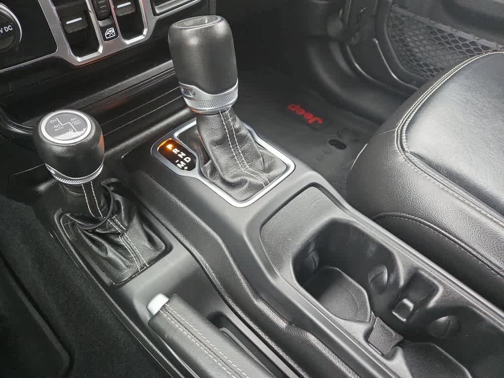 Used 2023 Jeep Wrangler Unlimited Sahara w/ Cold Weather Group AWD/4WD image 30