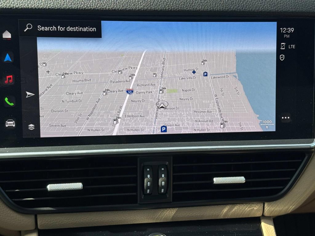 Used 2022 Porsche Cayenne Platinum Edition image 25