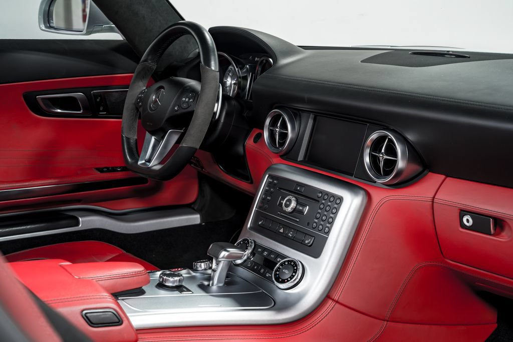 Used 2011 Mercedes-Benz SLS AMG Coupe image 26