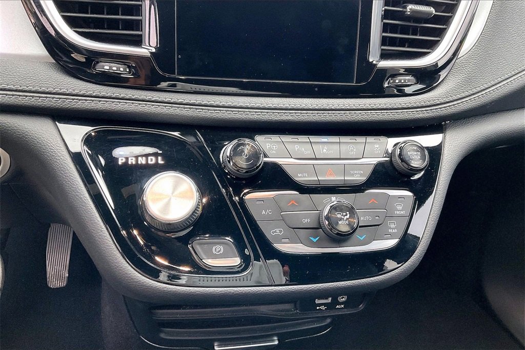 Used 2018 Chrysler Pacifica Limited w/ Advanced Safetytec Group image 31