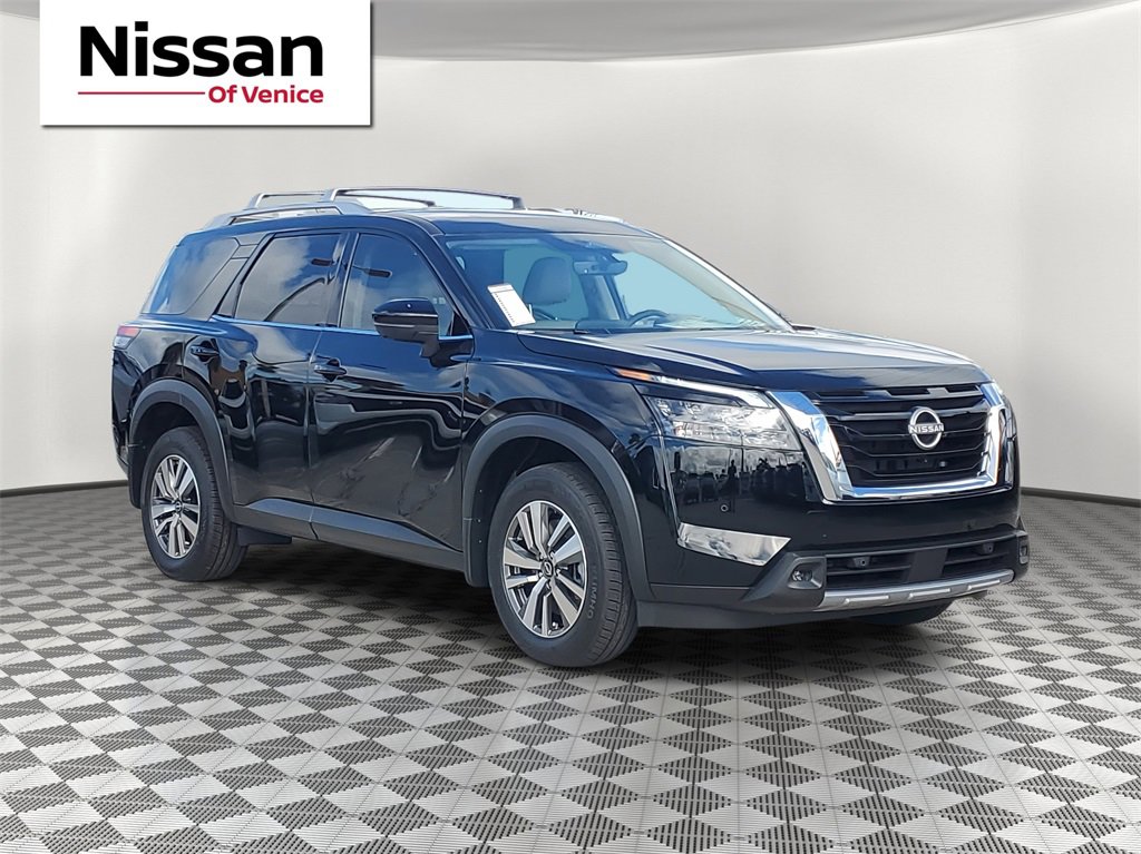New 2025 Nissan Pathfinder SL image 1