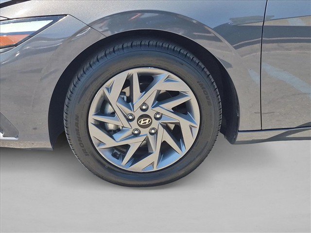 Used 2024 Hyundai Elantra SEL FWD image 23