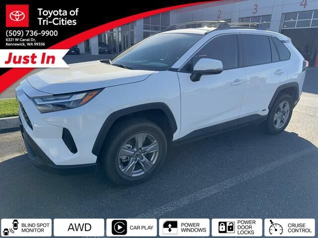 Used 2022 Toyota RAV4 XLE w/ XLE Grade Weather Package AWD/4WD image 2