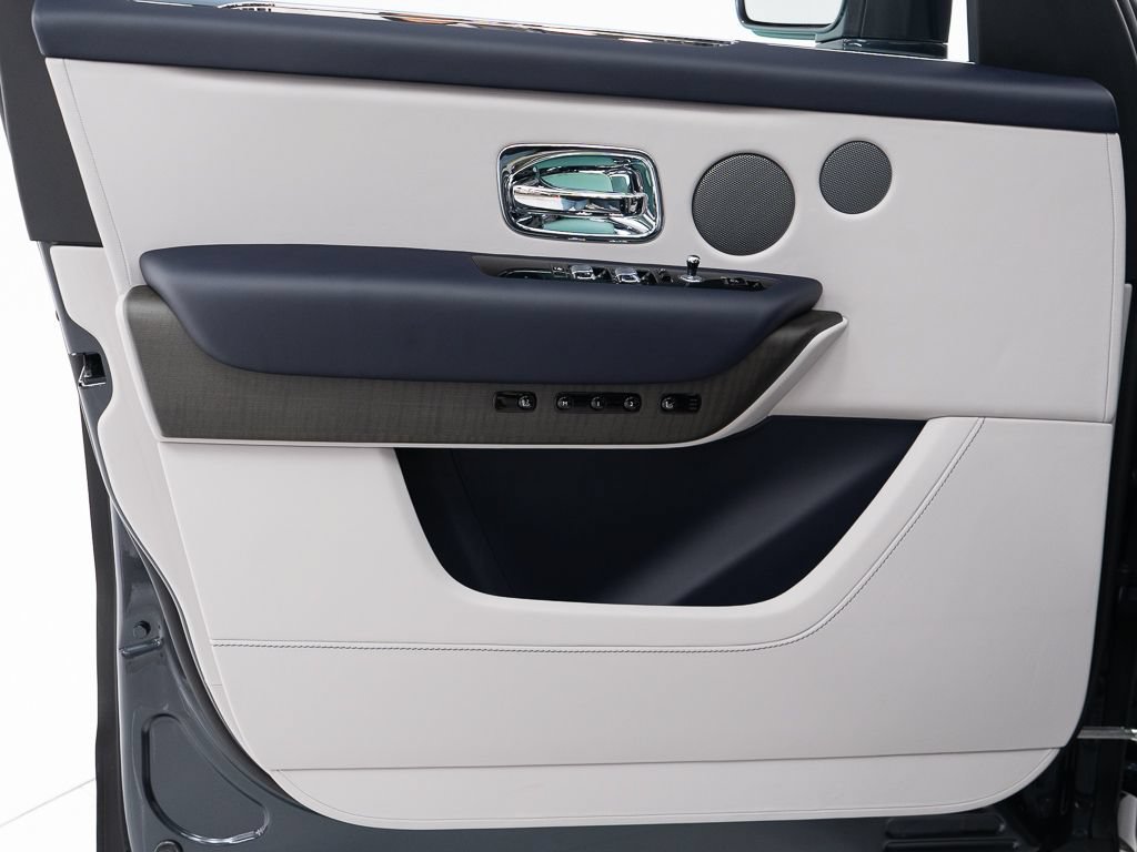 Used 2026 Rolls-Royce Cullinan AWD/4WD image 12