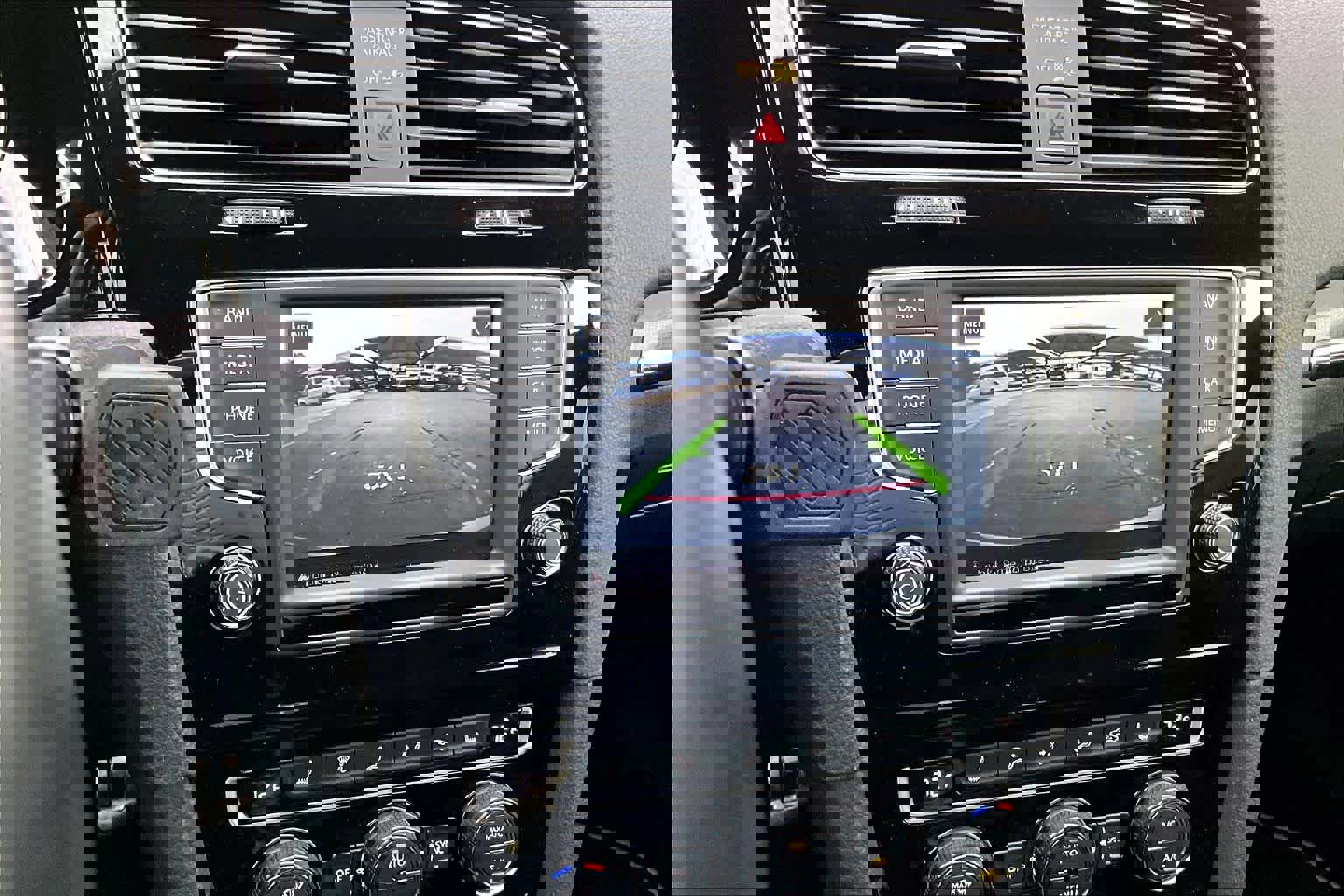 Used 2017 Volkswagen Golf R 4-Door image 25