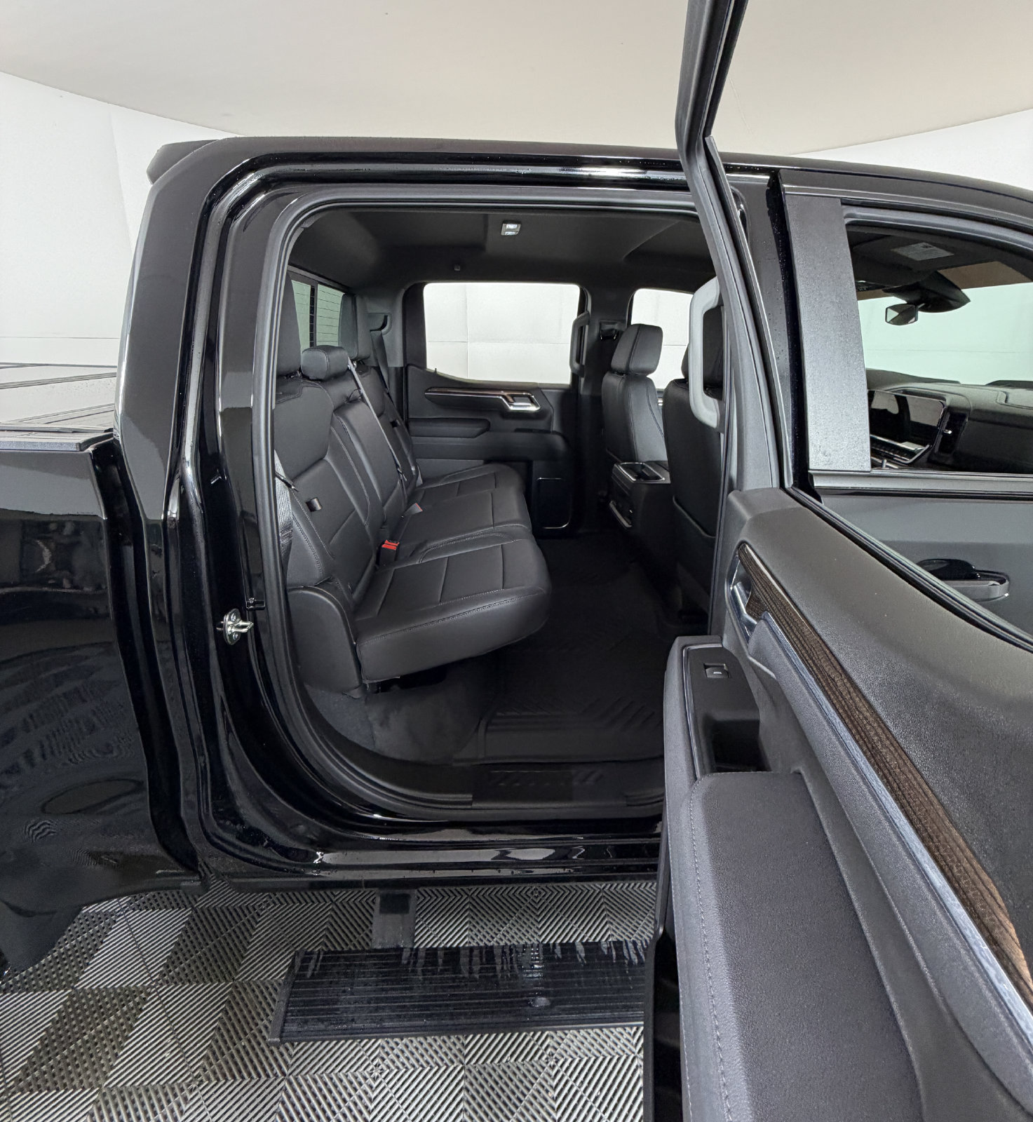 Used 2025 Chevrolet Silverado 1500 LT Trail Boss w/ LT Trail Boss Premium Package AWD/4WD image 5