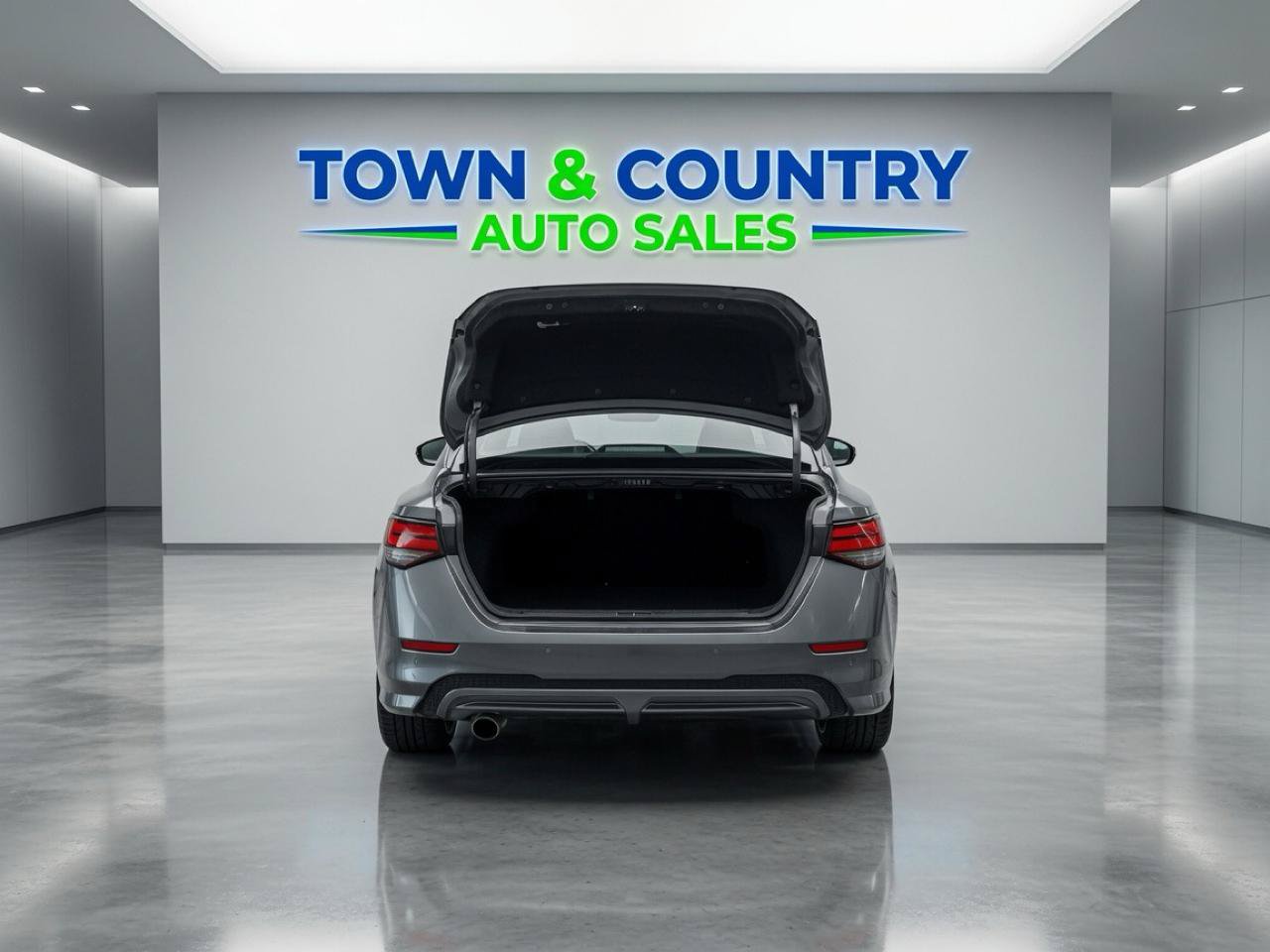 Used 2022 Nissan Sentra SR w/ SR Premium Package FWD image 5