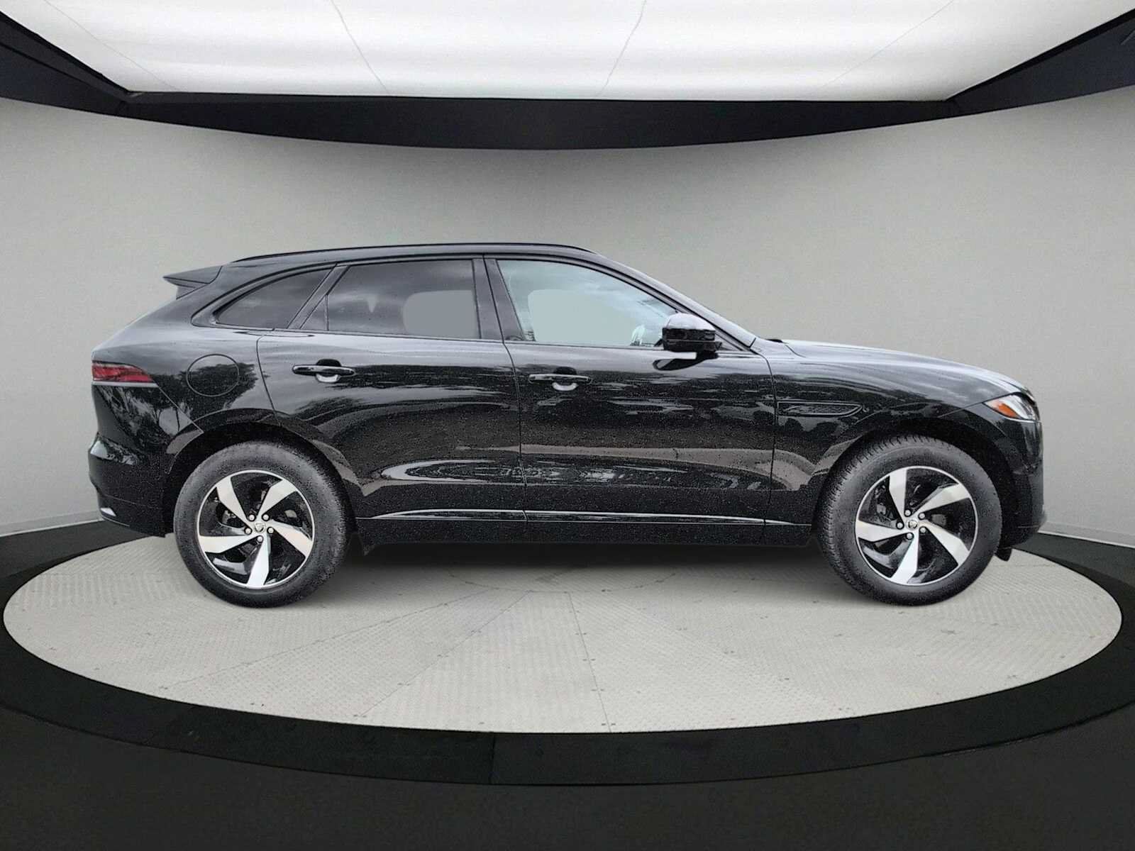 Used 2025 Jaguar F-PACE R-Dynamic S AWD/4WD image 9