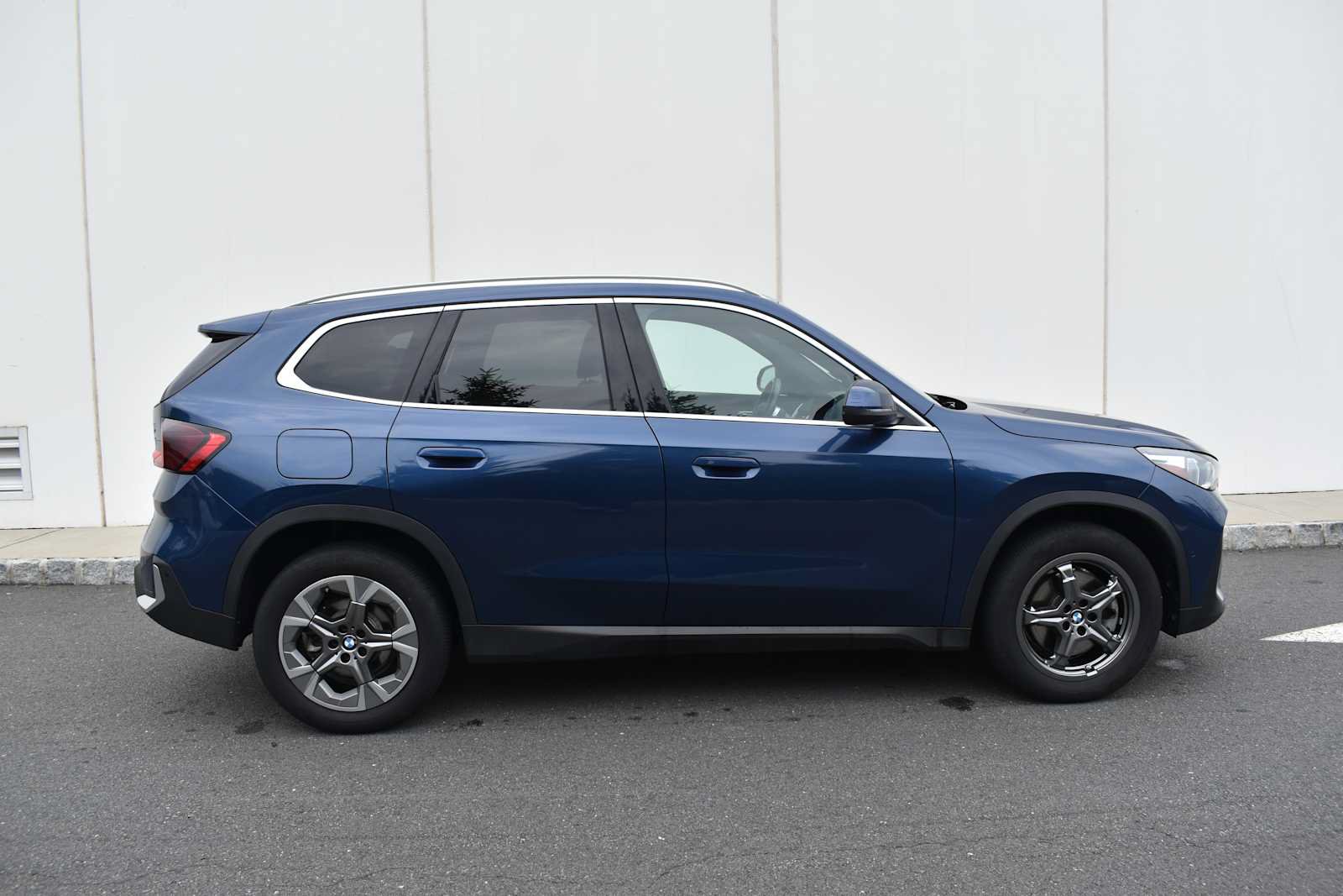 Used 2023 BMW X1 xDrive28i w/ Convenience Package AWD/4WD image 4