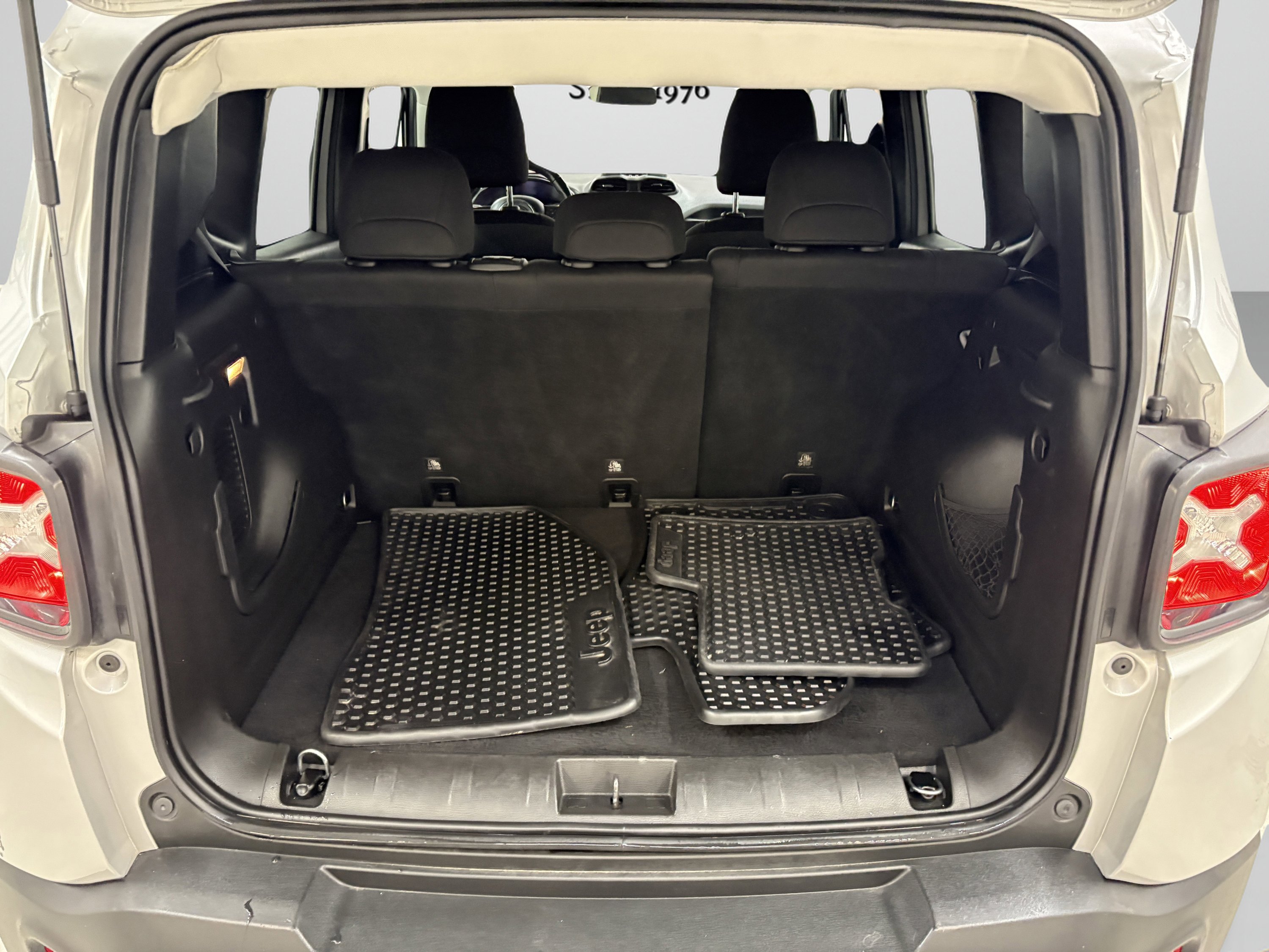 Used 2019 Jeep Renegade Altitude w/ Quick Order Package 2XM AWD/4WD image 9