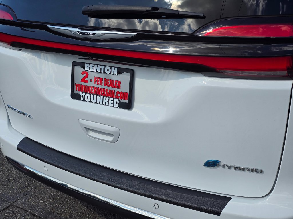 Used 2024 Chrysler Pacifica Limited FWD image 13